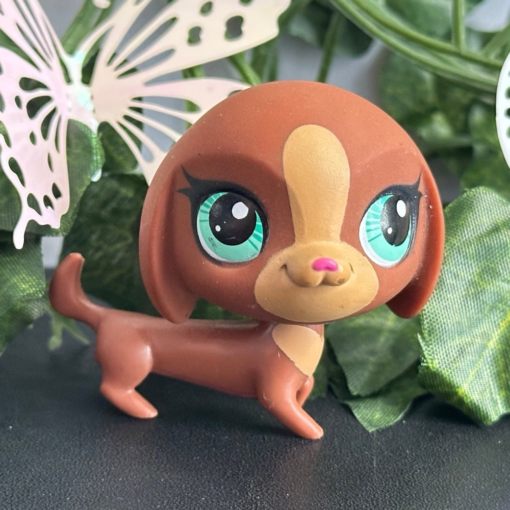 Littlest Pet Shop LPS 3297 Brown Dachshund Dog Blue